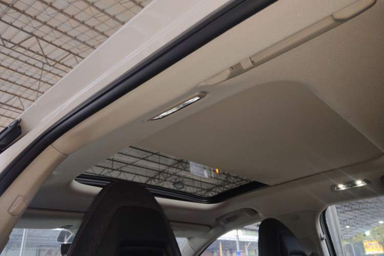 Used Lynk & Co 06 EM-P 2022 PHEV 84 km Range Pro Version Headliner