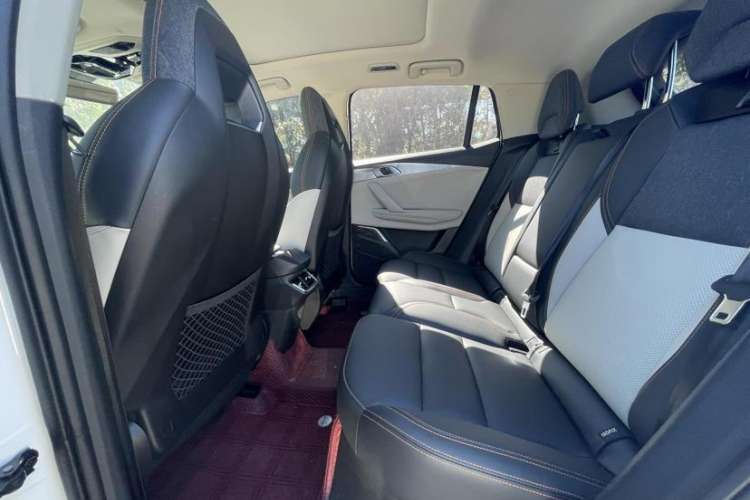 Used Lynk & Co 06 EM-P 2022 PHEV 84 km Range Pro Version Interior 1