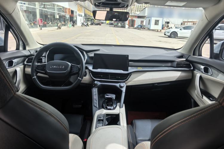 Used Lynk & Co 06 EM-P 2022 PHEV 84 km Range Pro Version Interior 1
