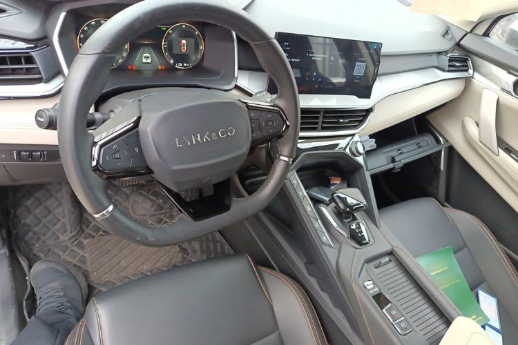 Used Lynk & Co 06 EM-P 2022 PHEV 84 km Range Pro Version Interior 2