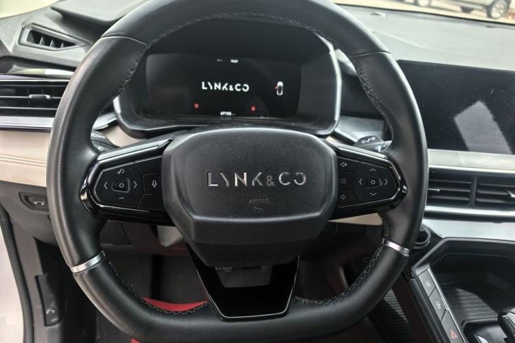 Used Lynk & Co 06 EM-P 2022 PHEV 84 km Range Pro Version Interior 2