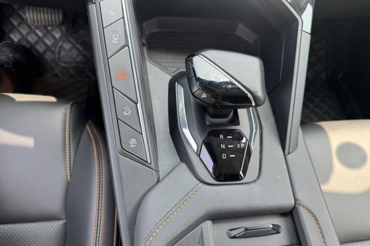 Used Lynk & Co 06 EM-P 2022 PHEV 84 km Range Pro Version Interior 3