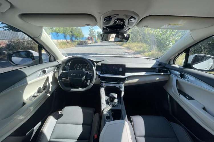 Used Lynk & Co 06 EM-P 2022 PHEV 84 km Range Pro Version Interior 3