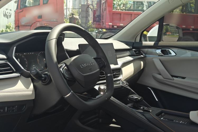 Used Lynk & Co 06 EM-P 2022 PHEV 84 km Range Pro Version Interior 3