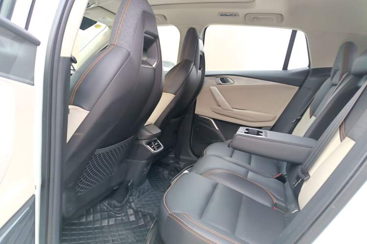 Used Lynk & Co 06 EM-P 2022 PHEV 84 km Range Pro Version Interior 4