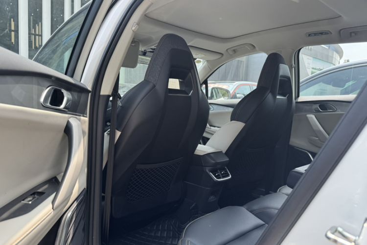 Used Lynk & Co 06 EM-P 2022 PHEV 84 km Range Pro Version Interior 5