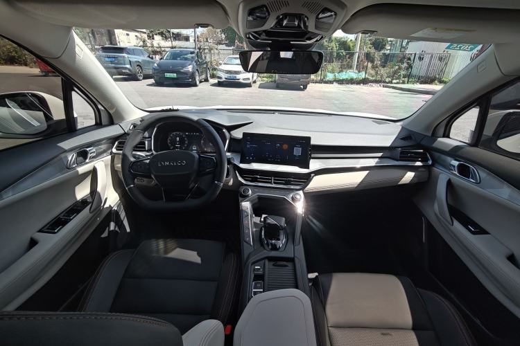 Used Lynk & Co 06 EM-P 2022 PHEV 84 km Range Pro Version Interior 5