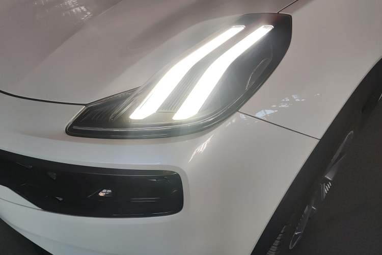 Used Lynk & Co 06 EM-P 2022 PHEV 84 km Range Pro Version Left Front Headlight