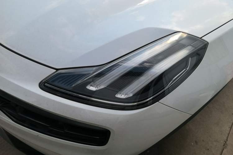 Used Lynk & Co 06 EM-P 2022 PHEV 84 km Range Pro Version Left Front Headlight