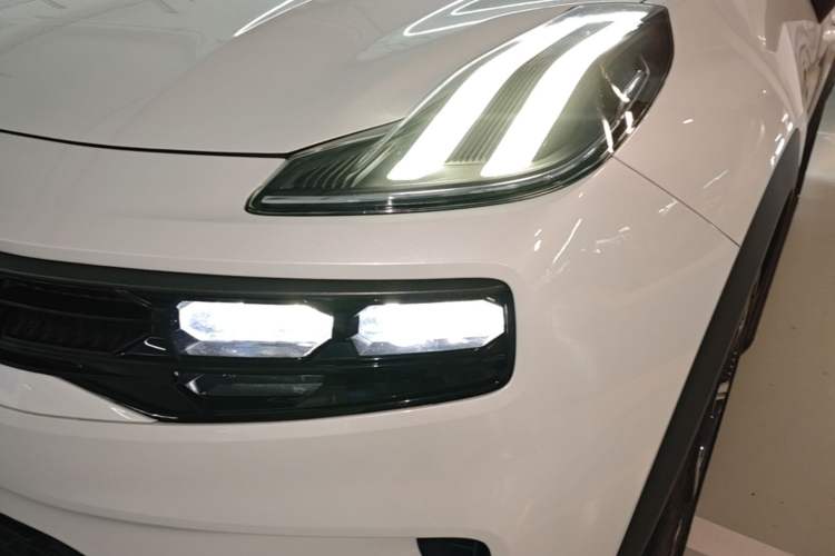 Used Lynk & Co 06 EM-P 2022 PHEV 84 km Range Pro Version Left Front Headlight