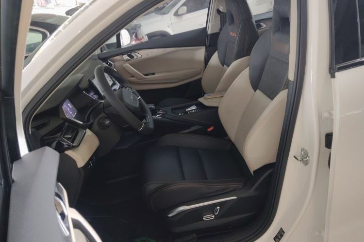 Used Lynk & Co 06 EM-P 2022 PHEV 84 km Range Pro Version Left Front Seat