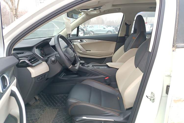 Used Lynk & Co 06 EM-P 2022 PHEV 84 km Range Pro Version Left Front Seat