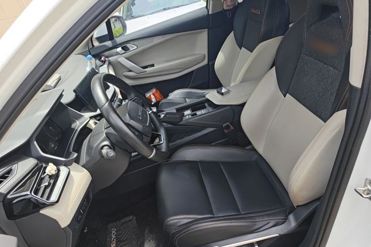 Used Lynk & Co 06 EM-P 2022 PHEV 84 km Range Pro Version Left Front Seat