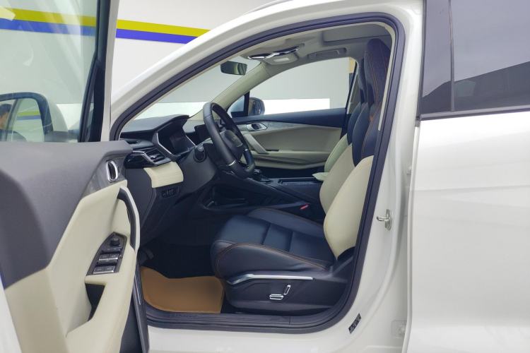 Used Lynk & Co 06 EM-P 2022 PHEV 84 km Range Pro Version Left Front Seat
