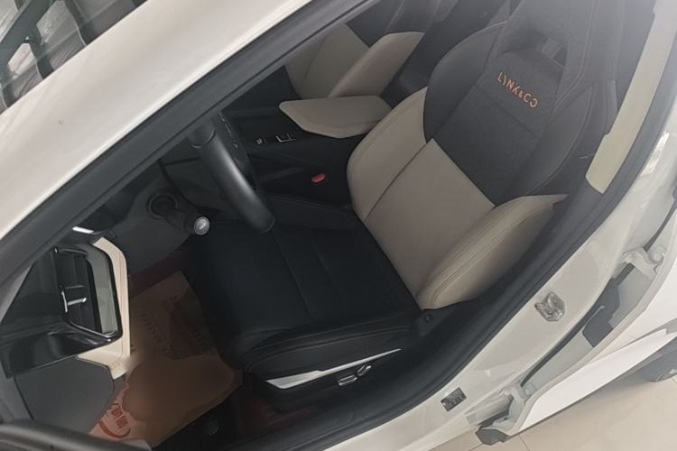 Used Lynk & Co 06 EM-P 2022 PHEV 84 km Range Pro Version Left Front Seat