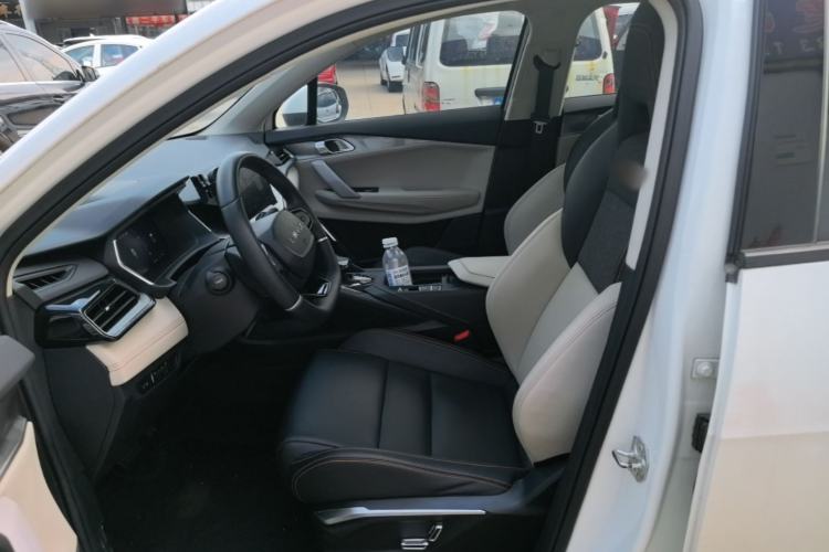 Used Lynk & Co 06 EM-P 2022 PHEV 84 km Range Pro Version Left Front Seat