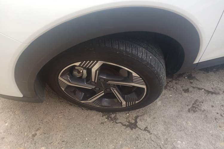 Used Lynk & Co 06 EM-P 2022 PHEV 84 km Range Pro Version Left Front Wheel Hub