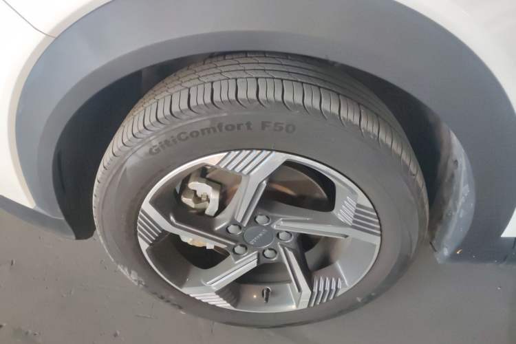 Used Lynk & Co 06 EM-P 2022 PHEV 84 km Range Pro Version Left Front Wheel Hub