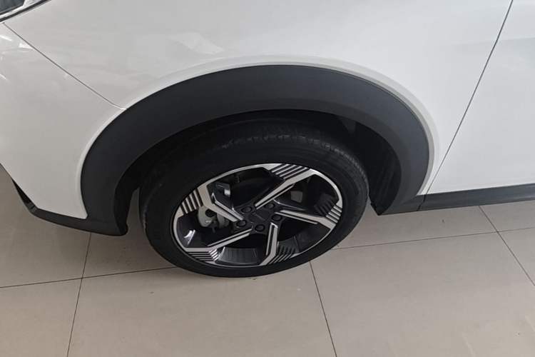 Used Lynk & Co 06 EM-P 2022 PHEV 84 km Range Pro Version Left Front Wheel Hub