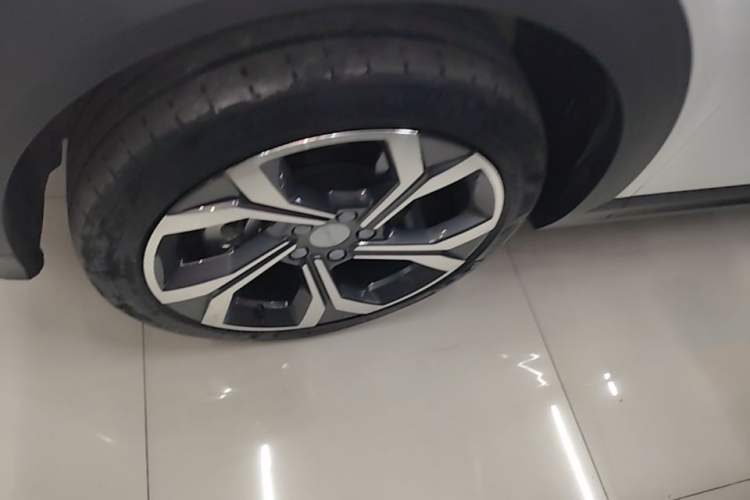 Used Lynk & Co 06 EM-P 2022 PHEV 84 km Range Pro Version Left Front Wheel Hub