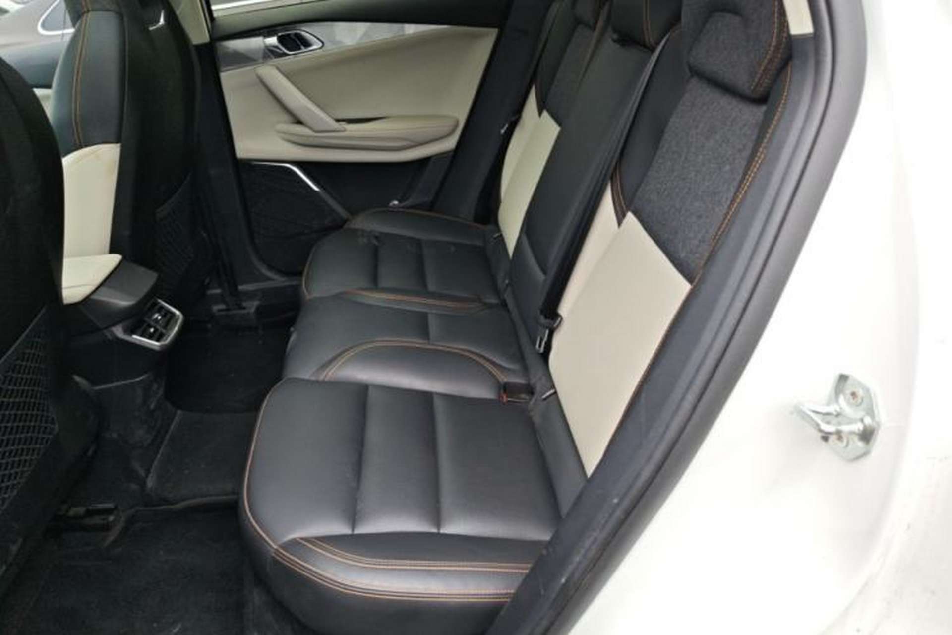 Used Lynk & Co 06 EM-P 2022 PHEV 84 km Range Pro Version Left Rear Seat
