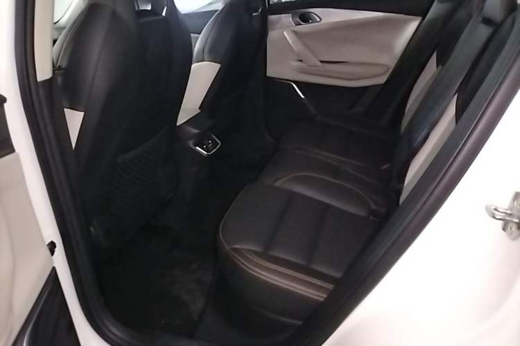 Used Lynk & Co 06 EM-P 2022 PHEV 84 km Range Pro Version Left Rear Seat