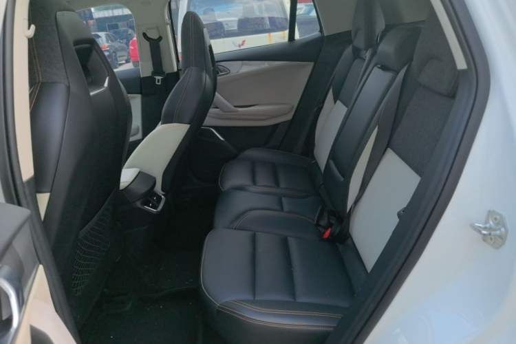 Used Lynk & Co 06 EM-P 2022 PHEV 84 km Range Pro Version Left Rear Seat