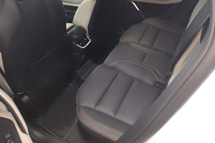 Used Lynk & Co 06 EM-P 2022 PHEV 84 km Range Pro Version Left Rear Seat