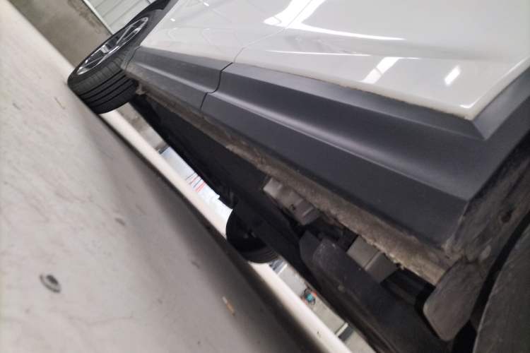 Used Lynk & Co 06 EM-P 2022 PHEV 84 km Range Pro Version Left Side Sill