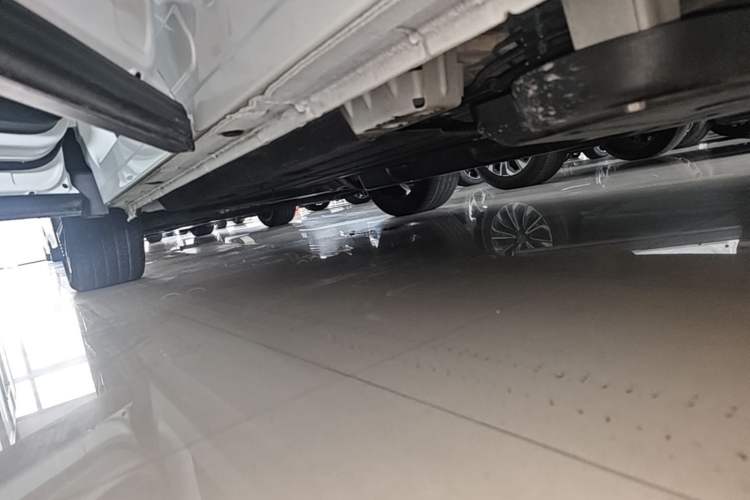 Used Lynk & Co 06 EM-P 2022 PHEV 84 km Range Pro Version Left Side Sill