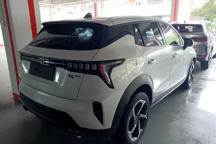 Used Lynk & Co 06 EM-P 2022 PHEV 84 km Range Pro Version Rear Right 45 Deg