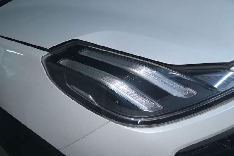 Used Lynk & Co 06 EM-P 2022 PHEV 84 km Range Pro Version Right Front Headlight