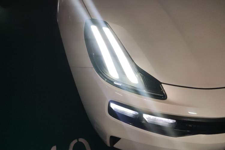 Used Lynk & Co 06 EM-P 2022 PHEV 84 km Range Pro Version Right Front Headlight