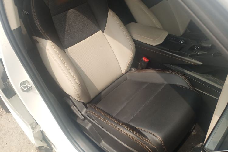 Used Lynk & Co 06 EM-P 2022 PHEV 84 km Range Pro Version Right Front Seat