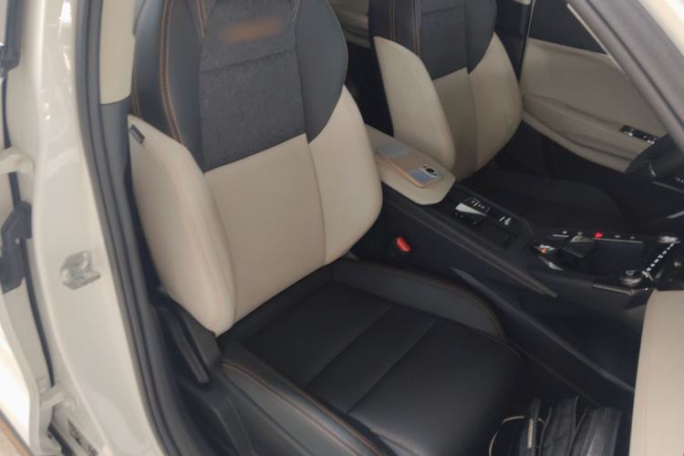 Used Lynk & Co 06 EM-P 2022 PHEV 84 km Range Pro Version Right Front Seat