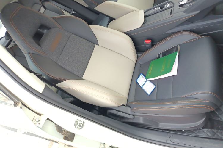 Used Lynk & Co 06 EM-P 2022 PHEV 84 km Range Pro Version Right Front Seat
