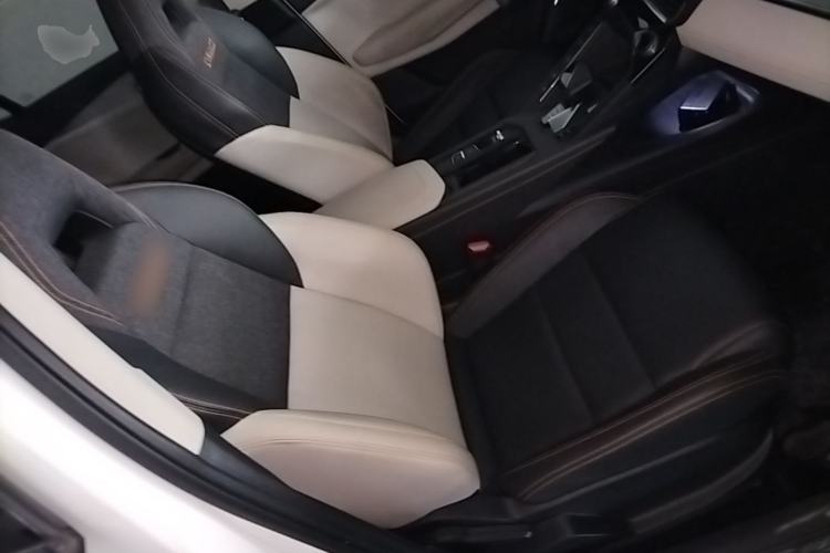Used Lynk & Co 06 EM-P 2022 PHEV 84 km Range Pro Version Right Front Seat
