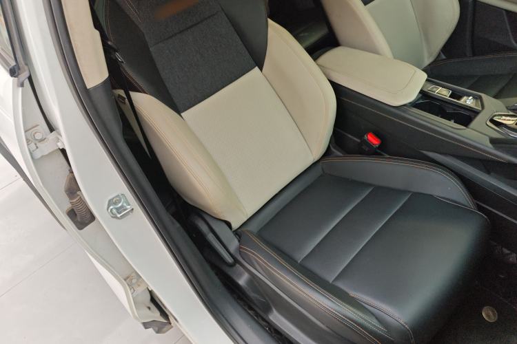 Used Lynk & Co 06 EM-P 2022 PHEV 84 km Range Pro Version Right Front Seat