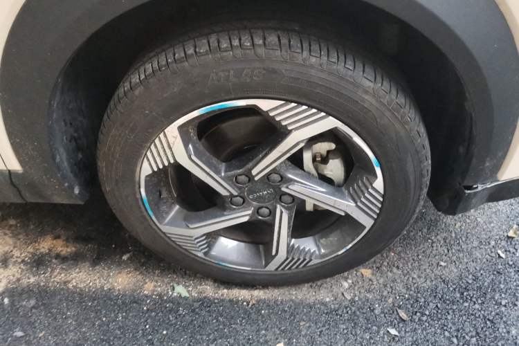 Used Lynk & Co 06 EM-P 2022 PHEV 84 km Range Pro Version Right Front Wheel Hub