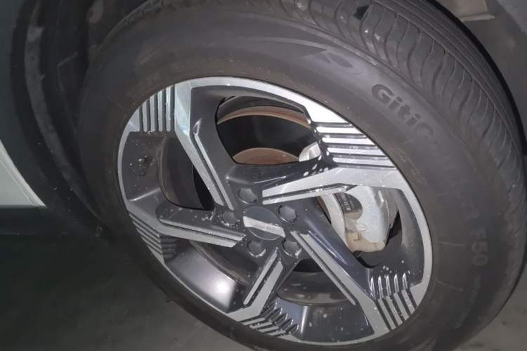 Used Lynk & Co 06 EM-P 2022 PHEV 84 km Range Pro Version Right Front Wheel Hub