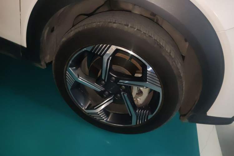 Used Lynk & Co 06 EM-P 2022 PHEV 84 km Range Pro Version Right Front Wheel Hub