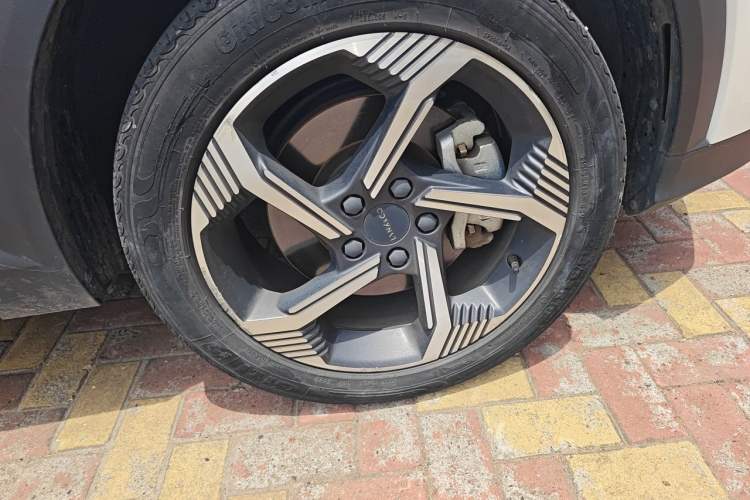 Used Lynk & Co 06 EM-P 2022 PHEV 84 km Range Pro Version Right Front Wheel Hub
