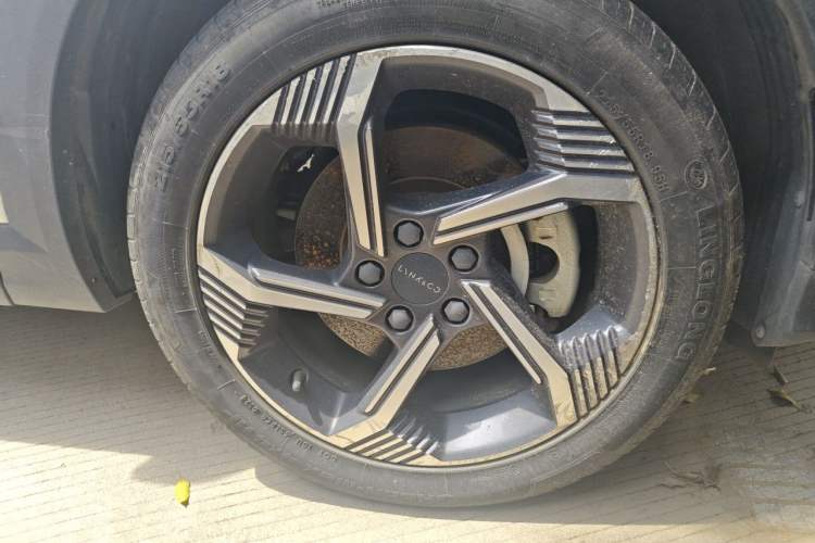 Used Lynk & Co 06 EM-P 2022 PHEV 84 km Range Pro Version Right Front Wheel Hub