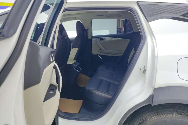 Used Lynk & Co 06 EM-P 2022 PHEV 84 km Range Pro Version Right Rear Seat