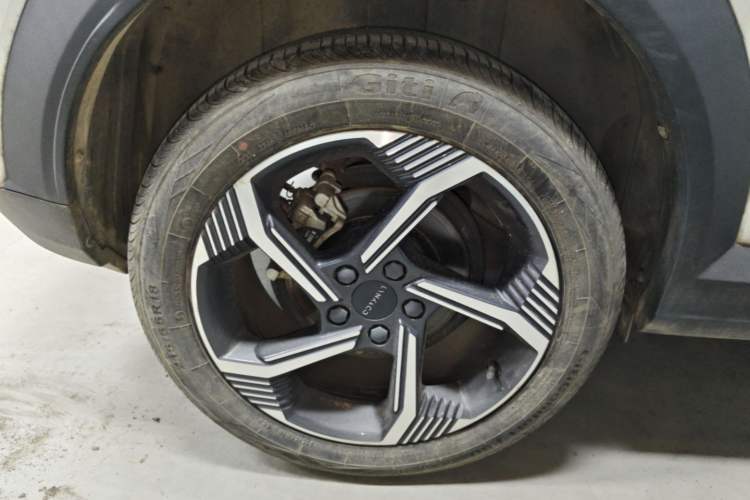 Used Lynk & Co 06 EM-P 2022 PHEV 84 km Range Pro Version Right Rear Wheel Hub