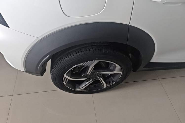 Used Lynk & Co 06 EM-P 2022 PHEV 84 km Range Pro Version Right Rear Wheel Hub