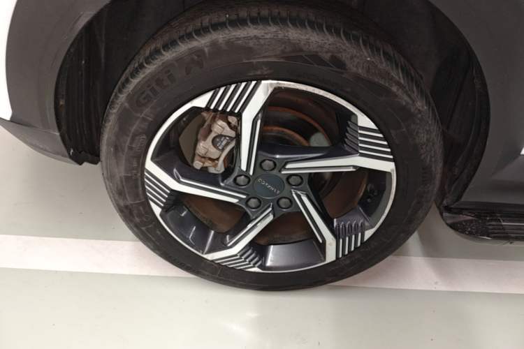 Used Lynk & Co 06 EM-P 2022 PHEV 84 km Range Pro Version Right Rear Wheel Hub