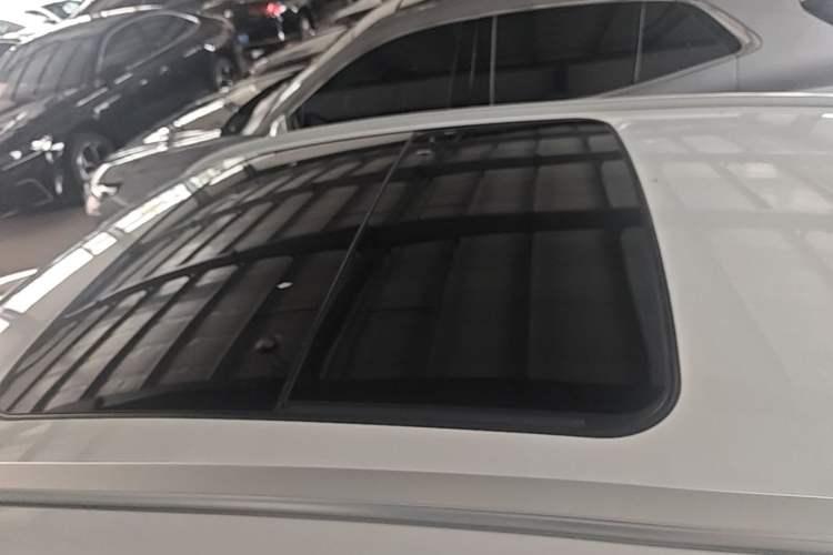 Used Lynk & Co 06 EM-P 2022 PHEV 84 km Range Pro Version Roof