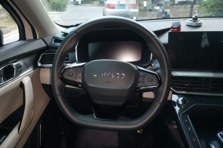 Used Lynk & Co 06 EM-P 2022 PHEV 84 km Range Pro Version Steering Wheel