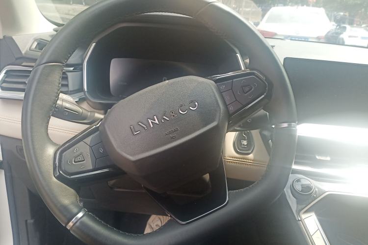 Used Lynk & Co 06 EM-P 2022 PHEV 84 km Range Pro Version Steering Wheel